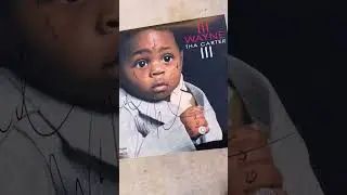 Lil Wayne signs a vinyl collection ✍️💿