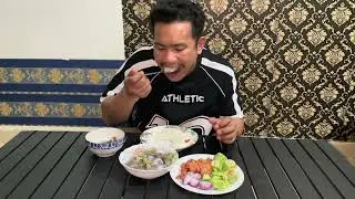 Eat sour soup with fried catfish. Cambodian food