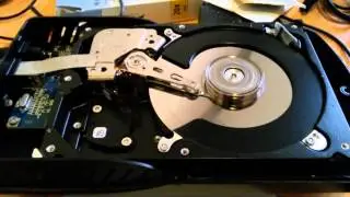 Dead Seagate Barracuda 7200.11 opened up