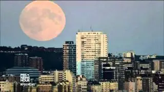 Skygazers moonstruck over &lsquo;super&rsquo; rare eclipse