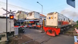 Palang Baru WANTECH Paling Langka | Perlintasan Kereta Api Minimalis