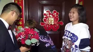 结婚接亲录像：去丈母娘家接媳妇，发红包做游戏，现场真热闹