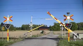 Spoorwegovergang Skogstorp (S) // Railroad crossing // J&auml;rnv&auml;gs&ouml;verg&aring;ng