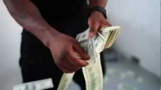 Adrien Broner flushing money down the toliet!