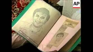 RUSSIA: MOSCOW: MAN USES TYPEWRITER TO CREATE PORTRAITS