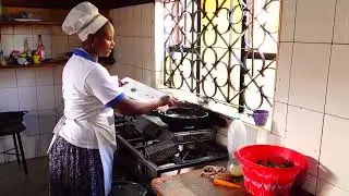 HILI NDILO PISHI BORA LA KUKU MNAFU KUTOKA WA MADAM SELINA JVM FAST AND HOT FOOD