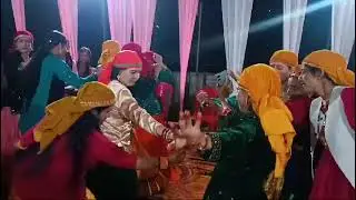 लड़कियों द्वारा डांस 