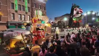 Universal Orlando Holiday Parade featuring Macy's 2025