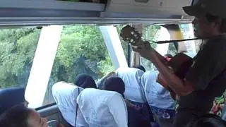 pengamen kreatif  om telolet om bus metropolitan