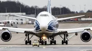 BOEING 747 vs. FOLLOW ME CAR - Impressive size comparison (4K)