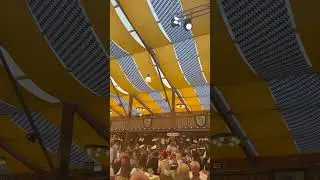 Oktoberfest 2025: Fischer-Vroni Festzelt zu gediegener Uhrzeit