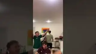 Unos argentinos improvisaron el “feliz cumpleaños” en modo cancha y explotaron las redes sociales