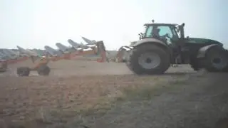 Valmet - Agrotron X710 + 2x Coltivatore 4 m  - 7 Vomeri Huard in Francia