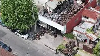 Así estaba la terraza de la gomería ubicada en las cercanías del Estadio Mundialista