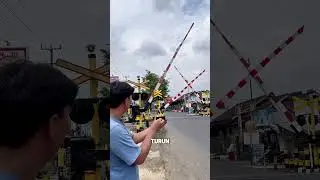 Mainan Palang Pintu Naik Bersama Palang Pintu Asli #palangpintukeretaapi
