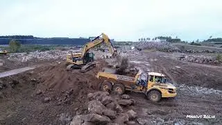 Caterpillar 330 next generation loading a Volvo a25G