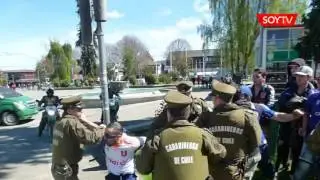 Festejos albos terminaron con incidentes en la Plaza de Armas de Castro