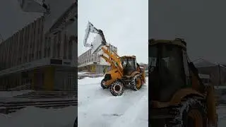 Чистимо сніг Екскаватор JCB #jcb#jcbvideo#excavator#specialequipment#truck