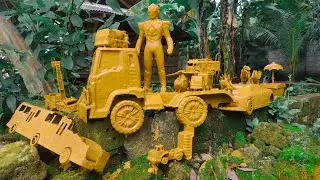 membersihkan mainan belumpur, mobil Optimus prime, mobil bus tayo, Beko, pemadam kebakaran, tirex