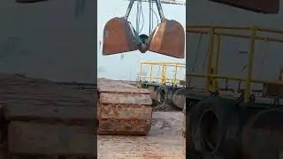 Lifting of grab bucket with crawler crane #crawlercrane #lifting #grab #bucket #crane