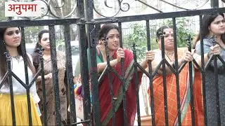 Anupamaa Update: Anupamaa,Chawl Ki Aurto Ne Kiya Rajni Ke Ghar Ke Bahar Dharna, Rajni Sikhaegi Sabak