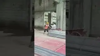 Construction Worker&rsquo;s &ldquo;Sledgehammer&rdquo; Move &ndash; Such a Smooth Operation!