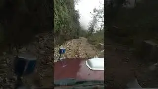 Scary 😨 ........with Deep Valley beside 🏔️| Himalayan Roads #shorts