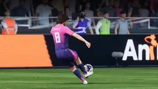Cruyff play as Shadow Striker which is better than Playmaker