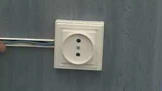 Poner enchufe de superficie, sacar un enchufe de otro para cambiarlo de sitio y colocar una canaleta