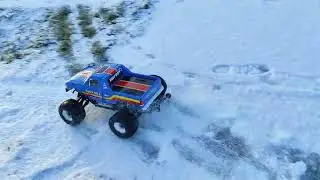 Traxxas Bigfoot 4x4 BL-2S on snow run 