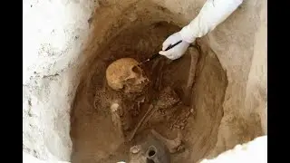 Peruvian Archeologists Discover Pre-Inca Era Graves