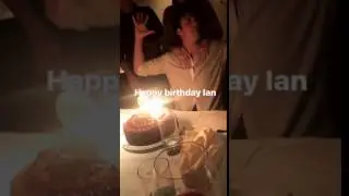 Phoebe Tonkin, Paul Wesley, Chris Wood e Nikki Reed comemorando o anivers&aacute;rio de Ian Somerhalder
