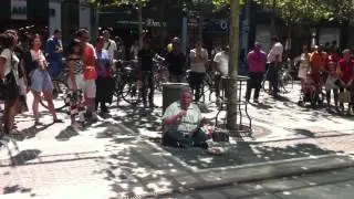 Straßenmusiker singt Leonard Cohen´s Hallelujah - Frankfurt am Main