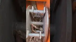 How a wood chipper works