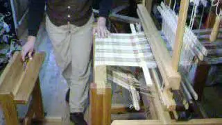 Re-attaching warp, part 1 of 2 - V&auml;vstuga how-to, vintage mini-movie 2005