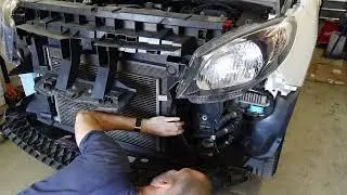 Mercedes-Benz, Citan X 2020, Stoßfänger vorne, Kondensator ausbauen - Joe's Garage