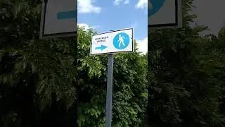 Интересный железнодорожный знак Служебный проход Interesting railway sign Service passage 흥미로운 철도 표지