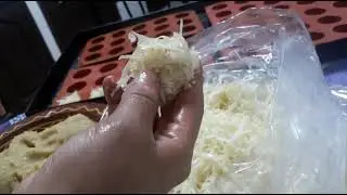 حلوة اللوز المشعكة لي بالورقة ياسلام👌👌