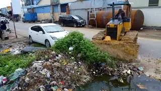 Update New Step KOMATSU Dozer D31 Pour Garbage To Clear Land Fill Delete Pit Wall with dump truck