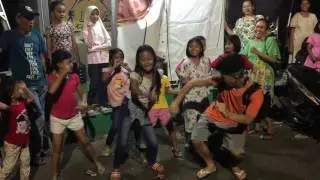 Jin daces in Cikini with local kids
