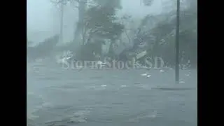 Hurricane Katrina Footage - Record storm surge rising