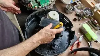 Scrapping a Robot Vacuum 🤦 #motors 