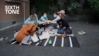 Let&rsquo;s Have a Picnic Downstairs: Shanghai Neighbors Film Lockdown Life