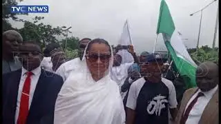 Senator Natasha Makes Way Into NASS Premises On Foot After Stoppage Of Convoy
