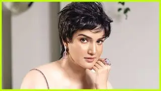 Honey Rose's natural beauty remains unaltered without surgery, causing surprise.