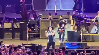 Pearl Jam Performs &ldquo;Alive&rdquo; On April 24, 2025 At Hard Rock Live in Hollywood, Florida