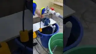 Instalaci&oacute;n de electroniveles con una bomba de agua.