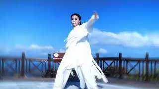 Yoga vs. Tai Chi | How Should Women 25+ Choose?