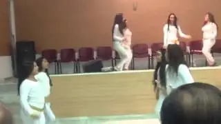 Las niñas de los vikingos en el templo