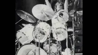 Iron Maiden -Clive Burr Drum Solo- Live at Ruskin Arms 1981
